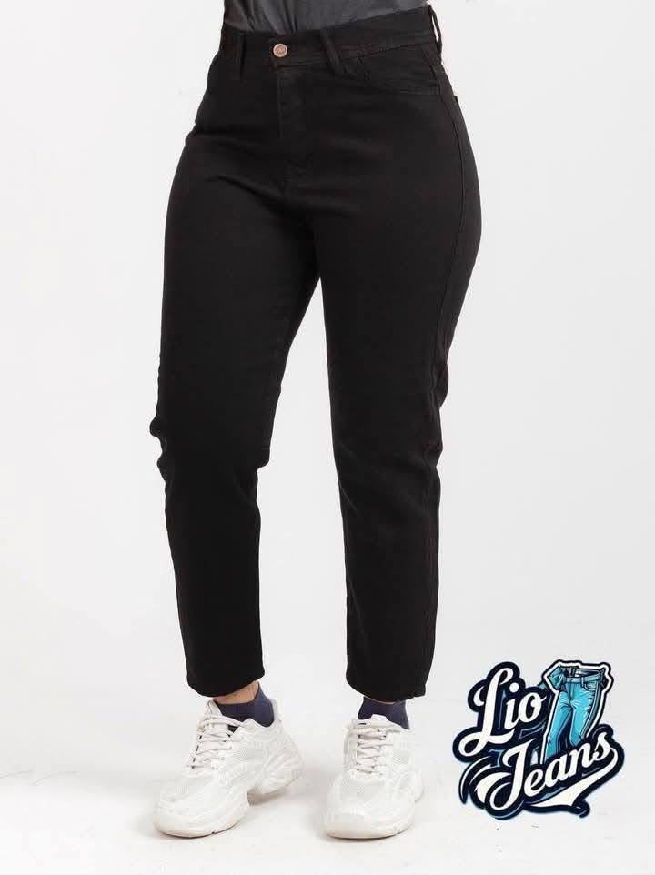 Lio Jeans | بنطلون بوي فريند تريندي – لوك كاجوال يخطف الأنظار من أول لبسة 🔥👖